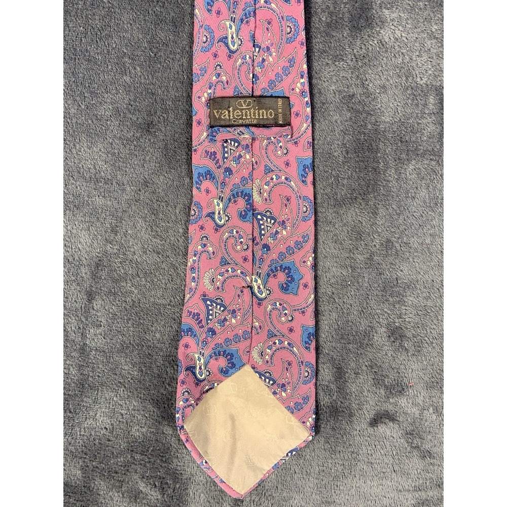 Valentino Mens Dress Tie in pink and blue paisley, crafted from 100% Silk Italy